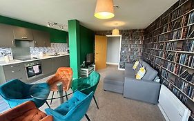 Adelphi Wharf Apartments By Beehosting